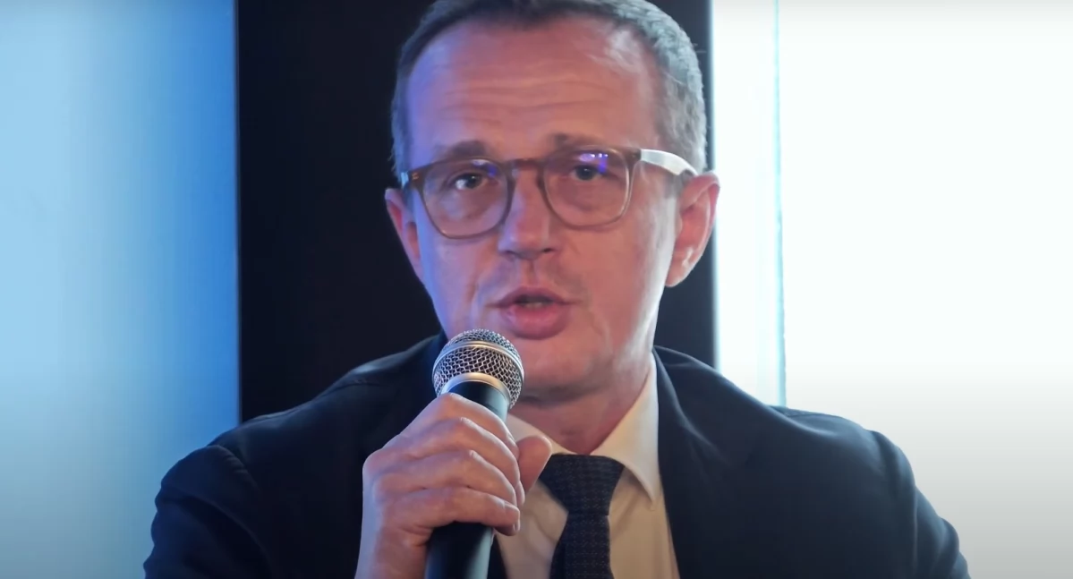 Dr Piotr Kania podczas wystąpienia konferencyjnego